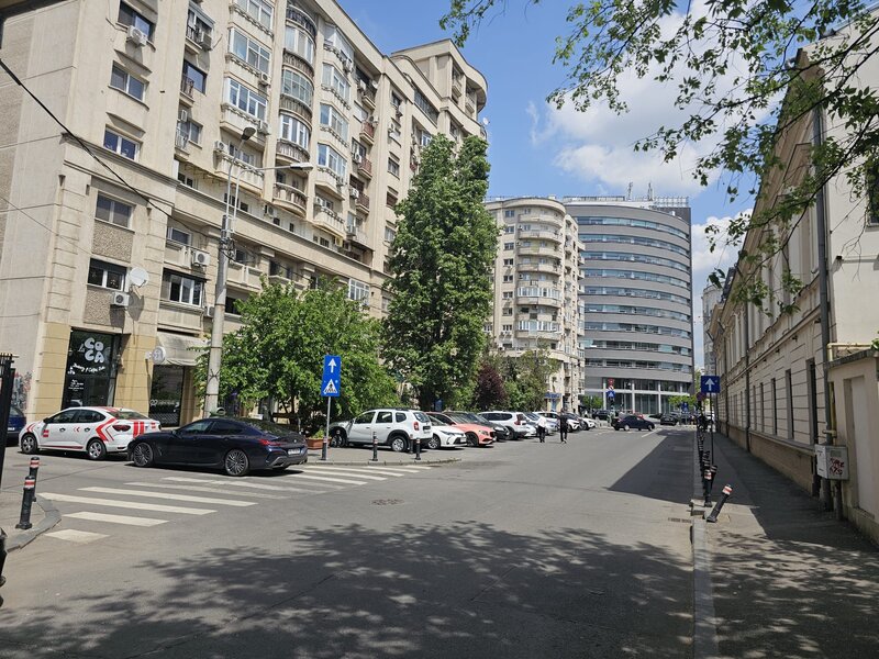 Piata Victoriei, Guvern, proprietar, inchiriez 2 camere.